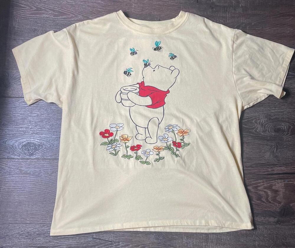 Disney Womens Winnie the Pooh Tshirt Embroidered Size XL Flowers Bees
